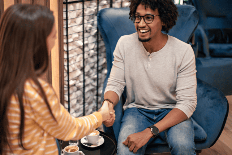How to Greet a Woman on a First Date