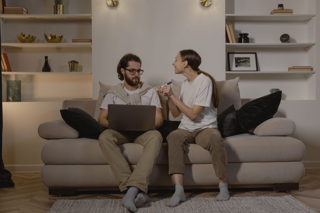 a woman showing a man a pregnancy test